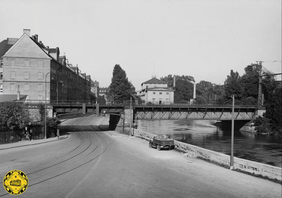Überfahrt über die Isartalstraße 1930. Damals fuhr hier auch noch die Trambahn.